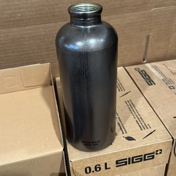 NEW Sigg Traveller .06L Smoked Pearl Water Bottle - Picture 4 of 6